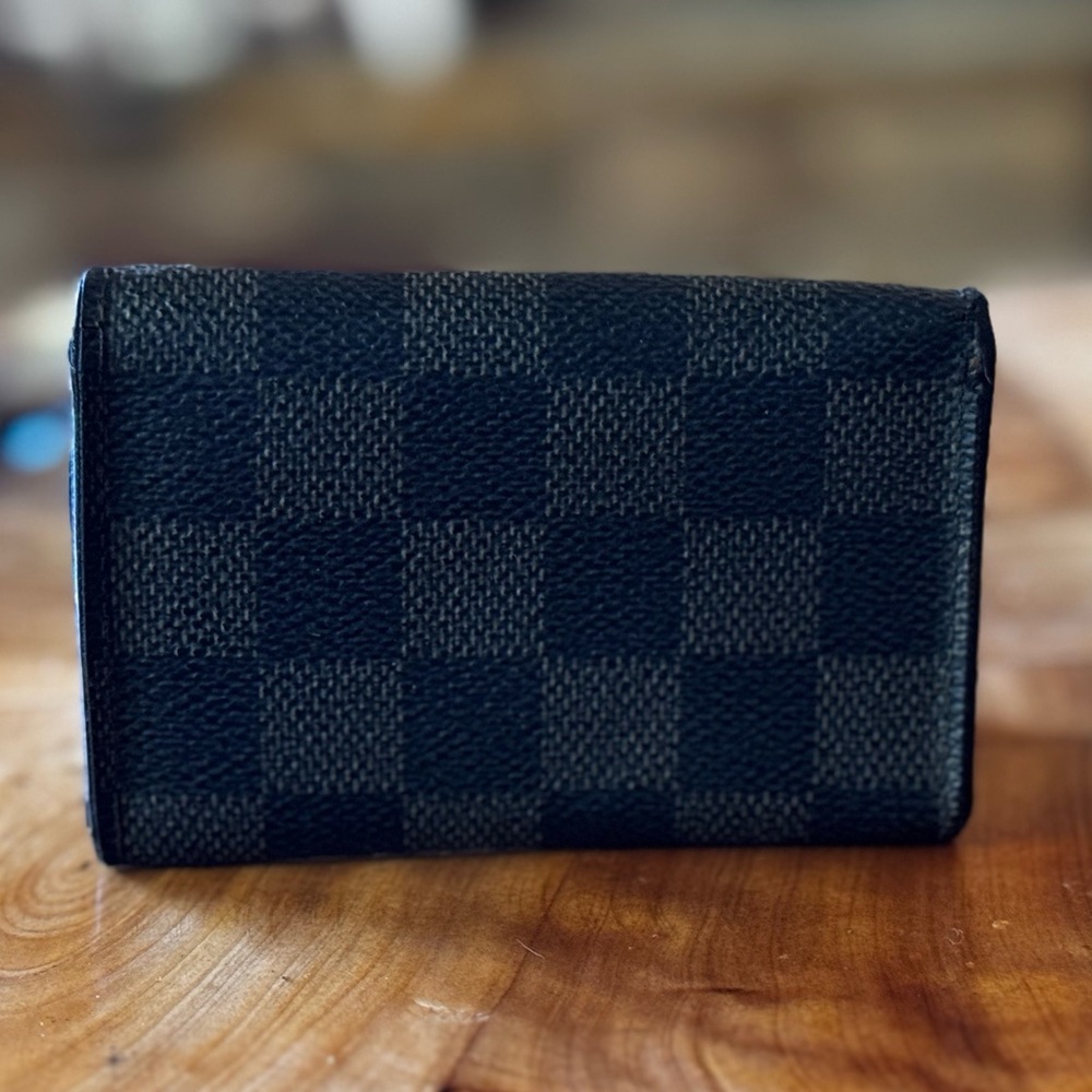 Louis Vuitton
Damier Graphite 6 Ring Key Holder - Picture 5 of 16